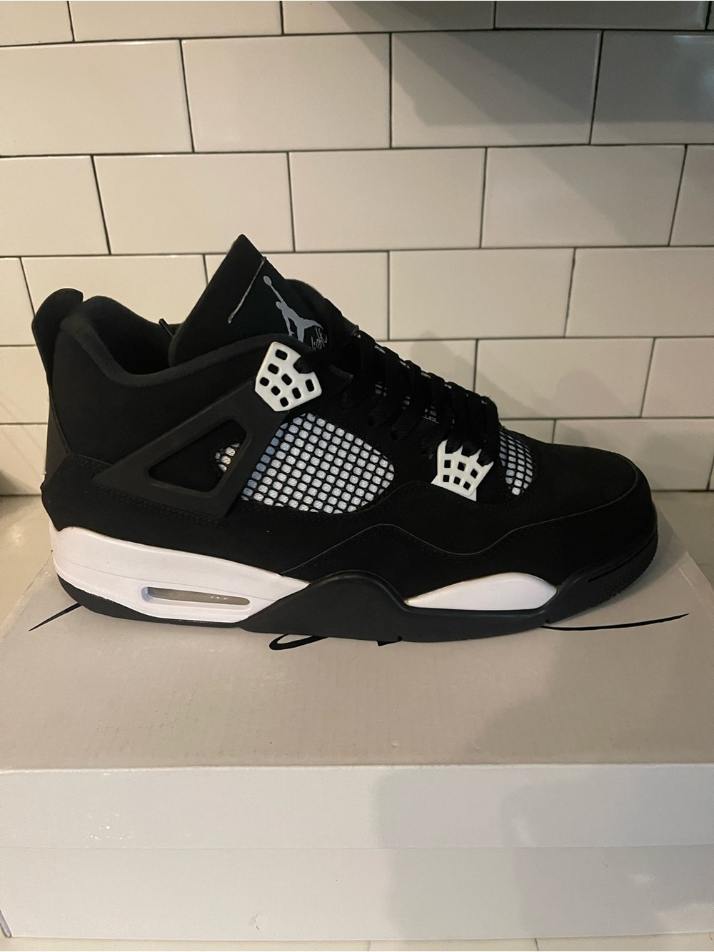 Mens Retro 4 White Thunder Size 12.